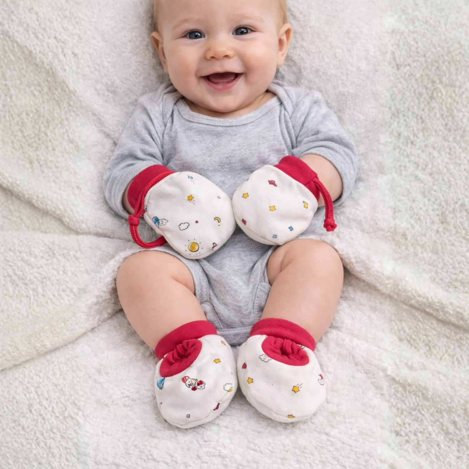 Smile Baby Newborn Mittens & Booties Set – Soft Cotton, Anti-Scratch & Warm Booties (0–12 Months, 6 Color Options)