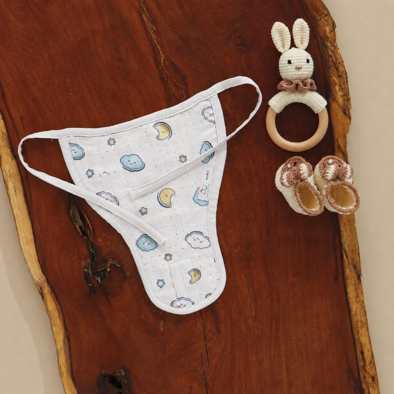Smile Baby 7-Piece Newborn Gift Set | Muslin Hooded Wrapper Cum Towel, Swaddle, Vest, Nappy, Napkin, Burp Cloth & Bib | Soft Cotton | Star & Moon Print