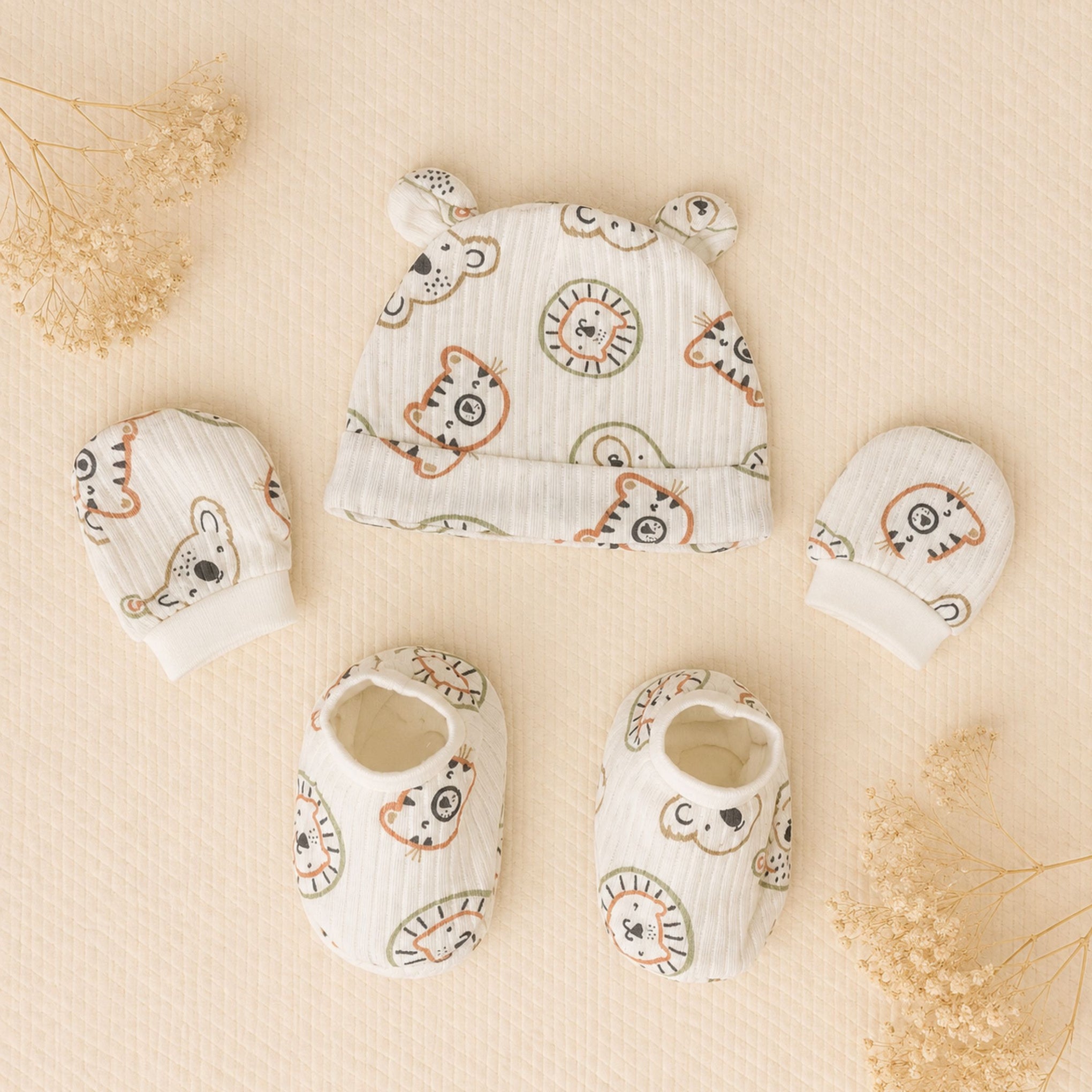 Smile Baby Newborn Baby Gift Set – Soft Cap, Mittens & Booties Set for Infants – Cute Animal Print Baby Essentials Kit