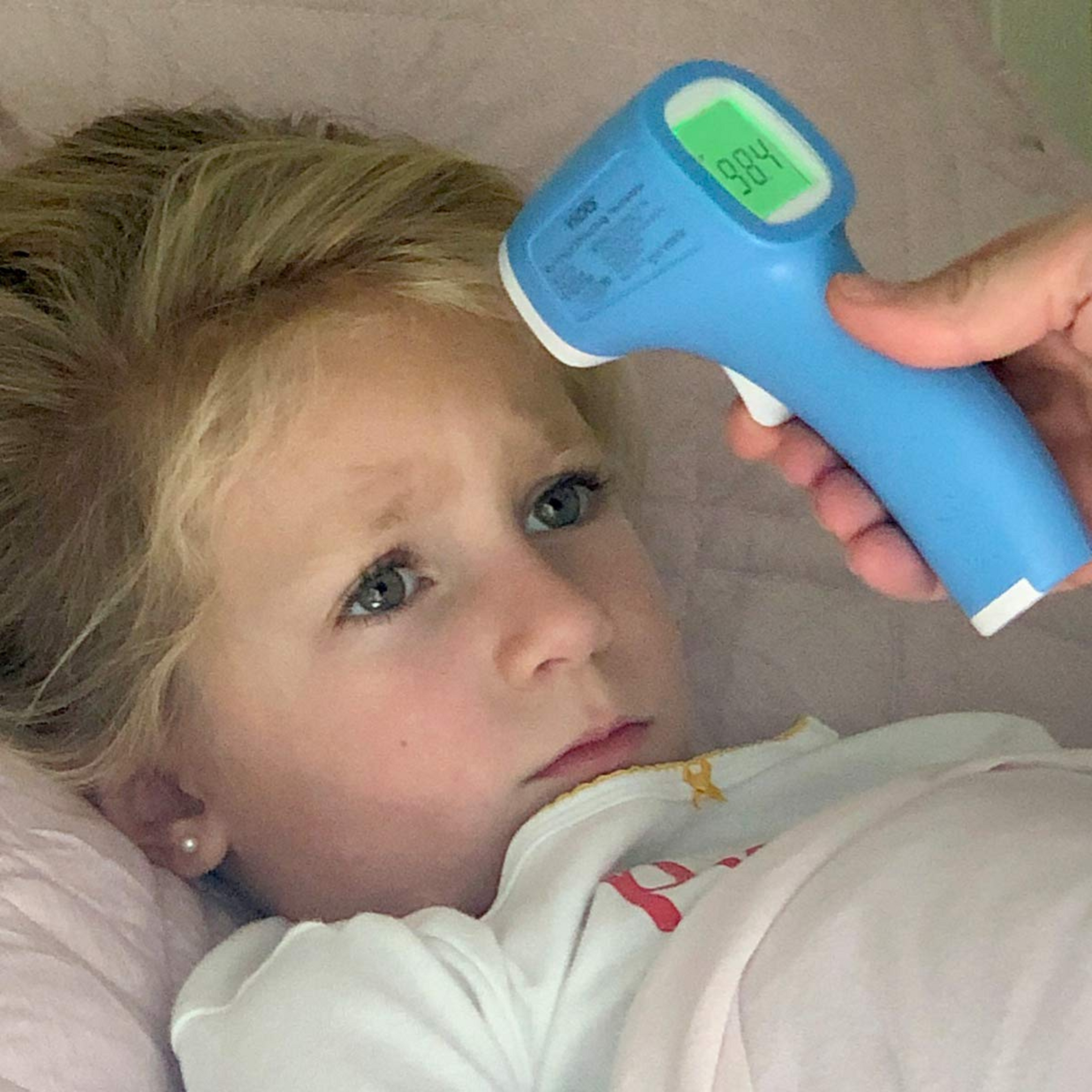 Vicks Non-Contact Infrared Thermometer for Forehead, Food and Bath – Fast, Reliable, and Clinically Proven Accuracy for Adults, Babies, Toddlers and Kids