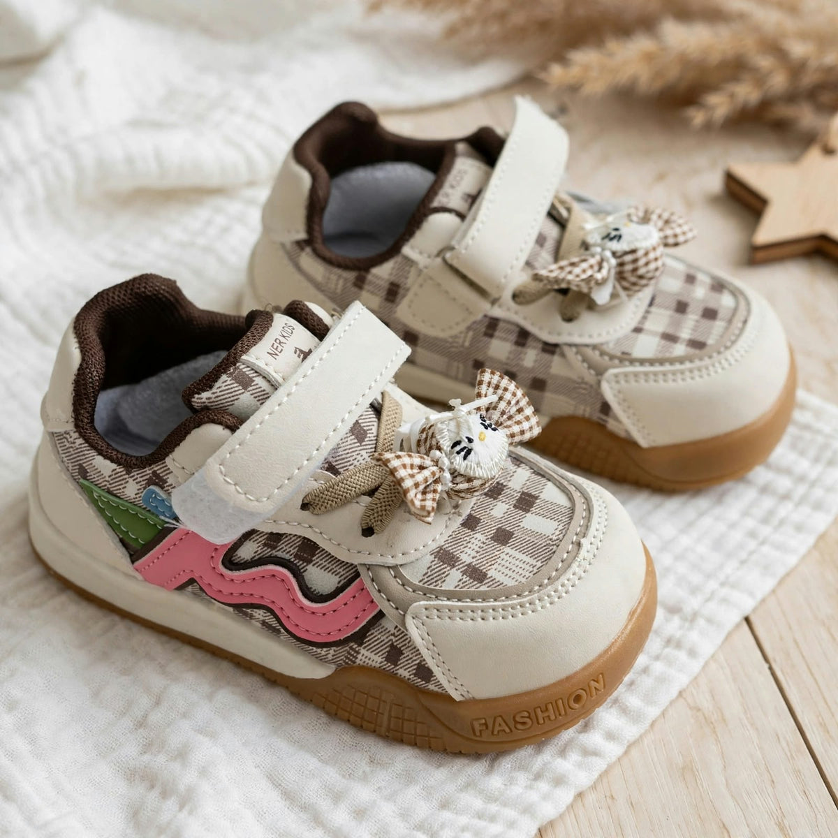 Smile Baby girls beige checked shoes close-up with cute bow detail