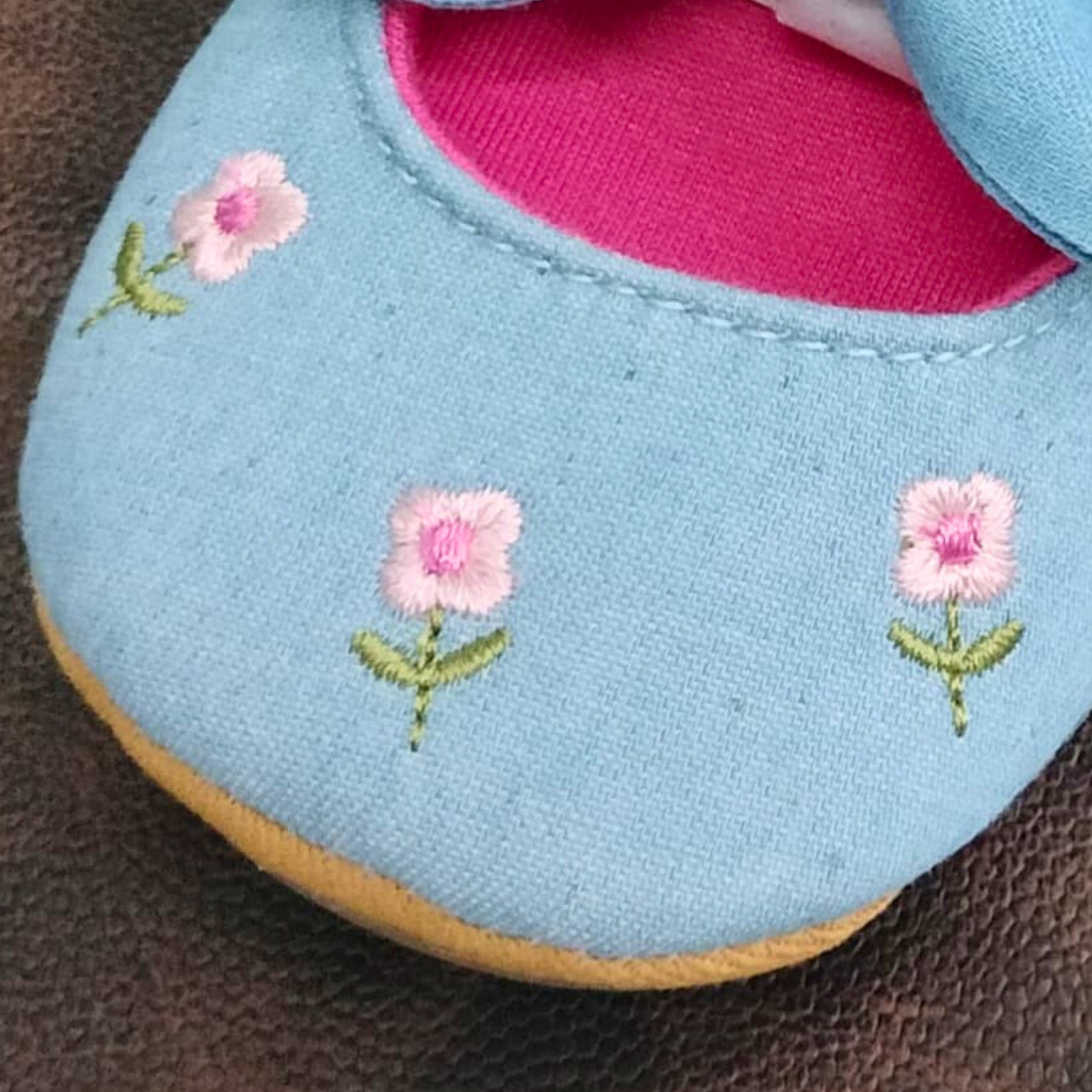 SMILE BABY Delightful blue baby booties for girls with floral embroidery & a charming bow. Soft sole, easy slip-on design. Perfect for 0–18 months!