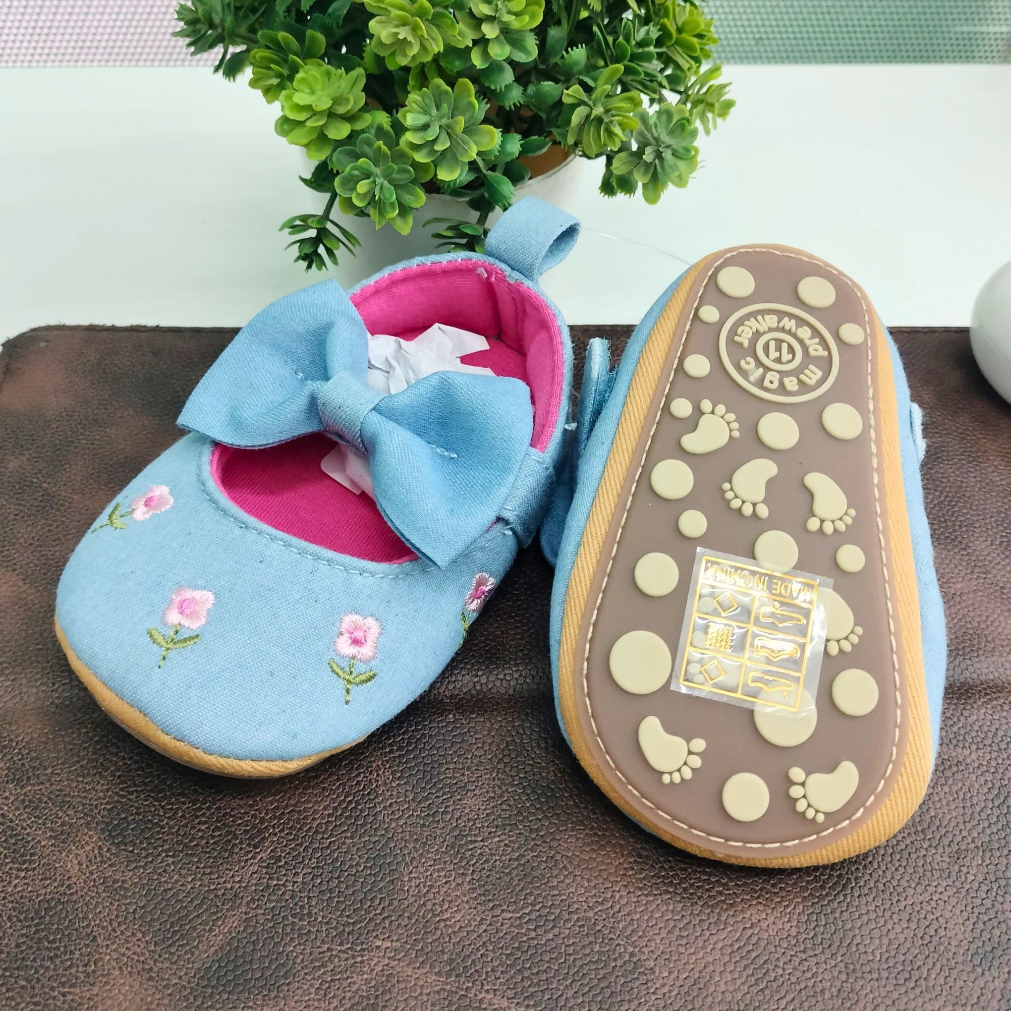 SMILE BABY Delightful blue baby booties for girls with floral embroidery & a charming bow. Soft sole, easy slip-on design. Perfect for 0–18 months!