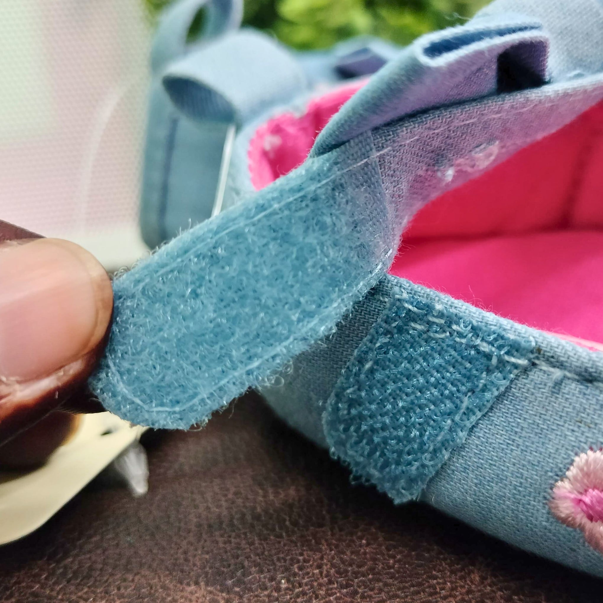 SMILE BABY Delightful blue baby booties for girls with floral embroidery & a charming bow. Soft sole, easy slip-on design. Perfect for 0–18 months!