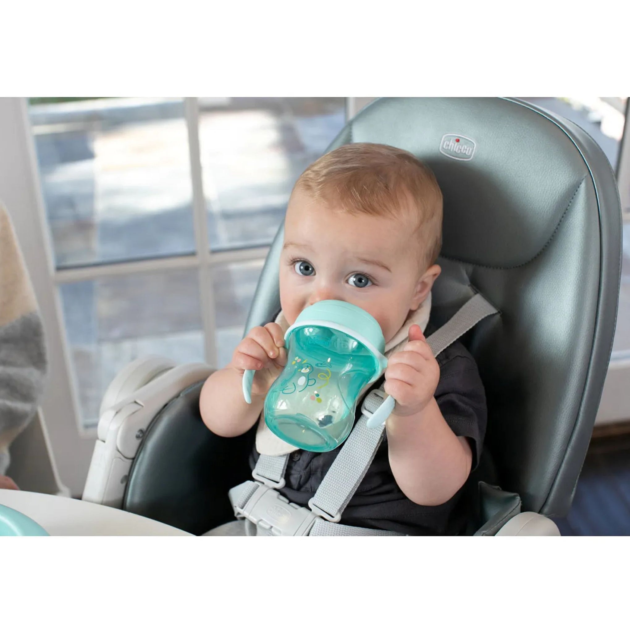 Chicco Training Cup, Plastic, A Non-Spill Children's Cup, A Cup for Learning to Drink, Semi-Soft Ergonomic Spout, Removable Valve and Handles, 6 Months+, BPA Free, Blue