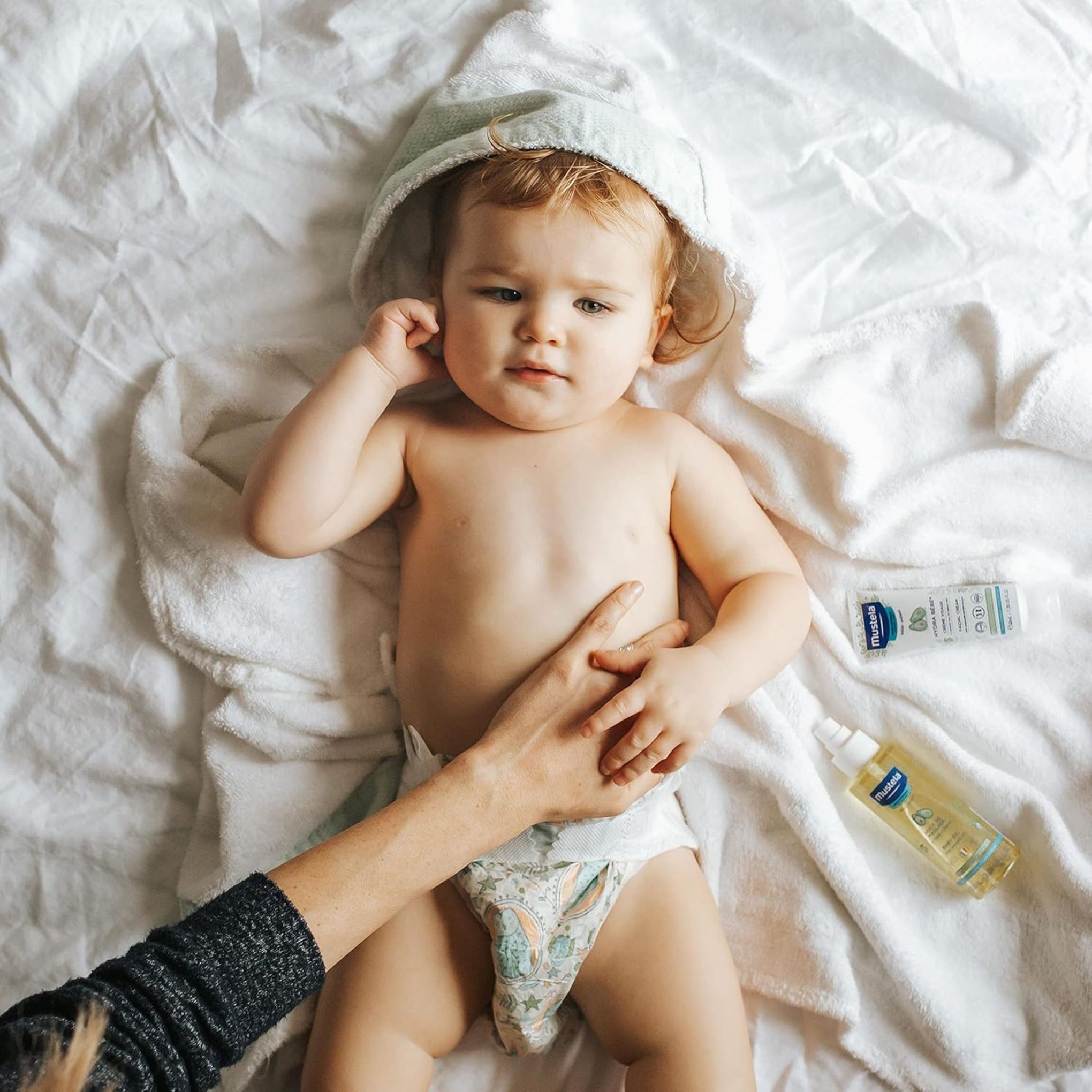 Mustela Baby Oil - Moisturizing Oil for Massage - with Natural Avocado, Pomegranate & Sunflower Oil - 3.38 fl. Oz