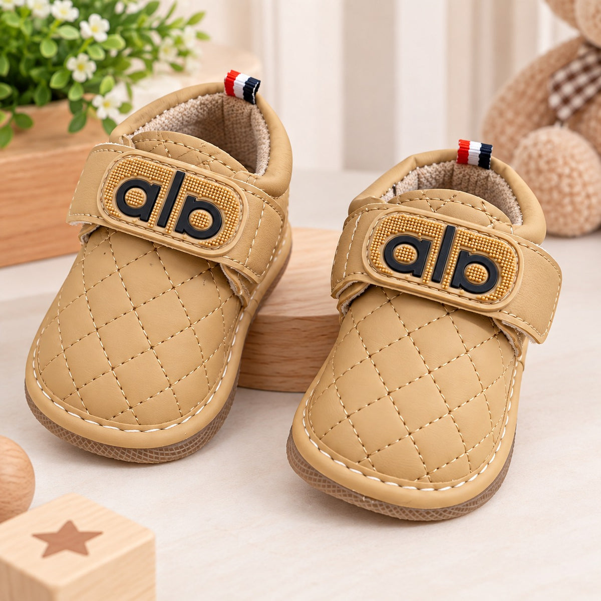 Smile Baby brown Chu Chu music shoes for babies front pair view